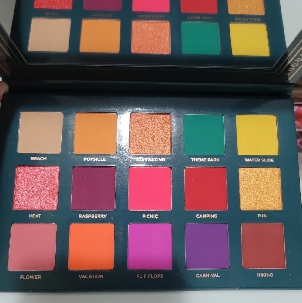 🔵 2 for $40 🔵 ACE BEAUTE 15 PAN NOSTALGIA EYESHADOW PALETTE